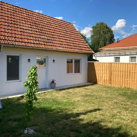 Kisbirs Vendeghaz * Tokaj